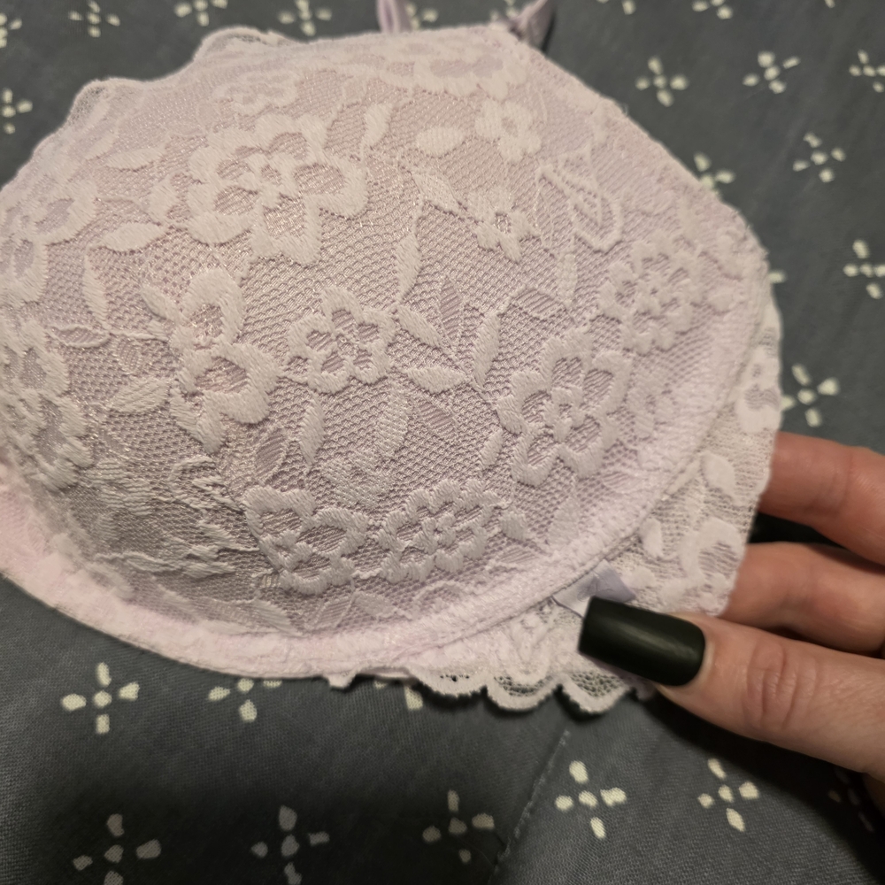 Victoria's Secret Lavender Lace Bra - Picture 2 of 8
